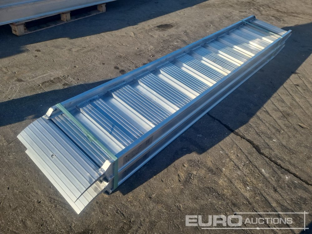 Unused 148.30L Aluminium Loading Rampes (2 of) 9000KG Capacity, 3000mm Length - Yükleme rampası: fotoğraf 3 Unused 148.30L Aluminium Loading Rampes (2 of) 9000KG Capacity, 3000mm Length - Yükleme rampası: fotoğraf 3