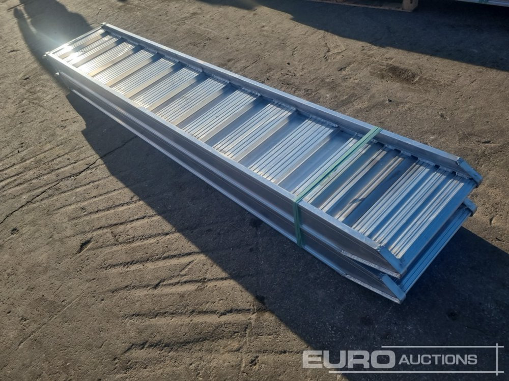 Unused 148.30L Aluminium Loading Rampes (2 of) 9000KG Capacity, 3000mm Length - Yükleme rampası: fotoğraf 4 Unused 148.30L Aluminium Loading Rampes (2 of) 9000KG Capacity, 3000mm Length - Yükleme rampası: fotoğraf 4