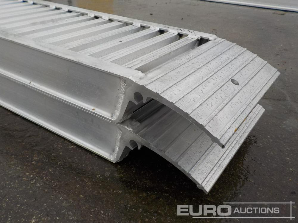 Unused CLM 85.25 Aluminium Loading Ramps (2of) 2920kg Capacity, 2500mm Length - Yükleme rampası: fotoğraf 4 Unused CLM 85.25 Aluminium Loading Ramps (2of) 2920kg Capacity, 2500mm Length - Yükleme rampası: fotoğraf 4