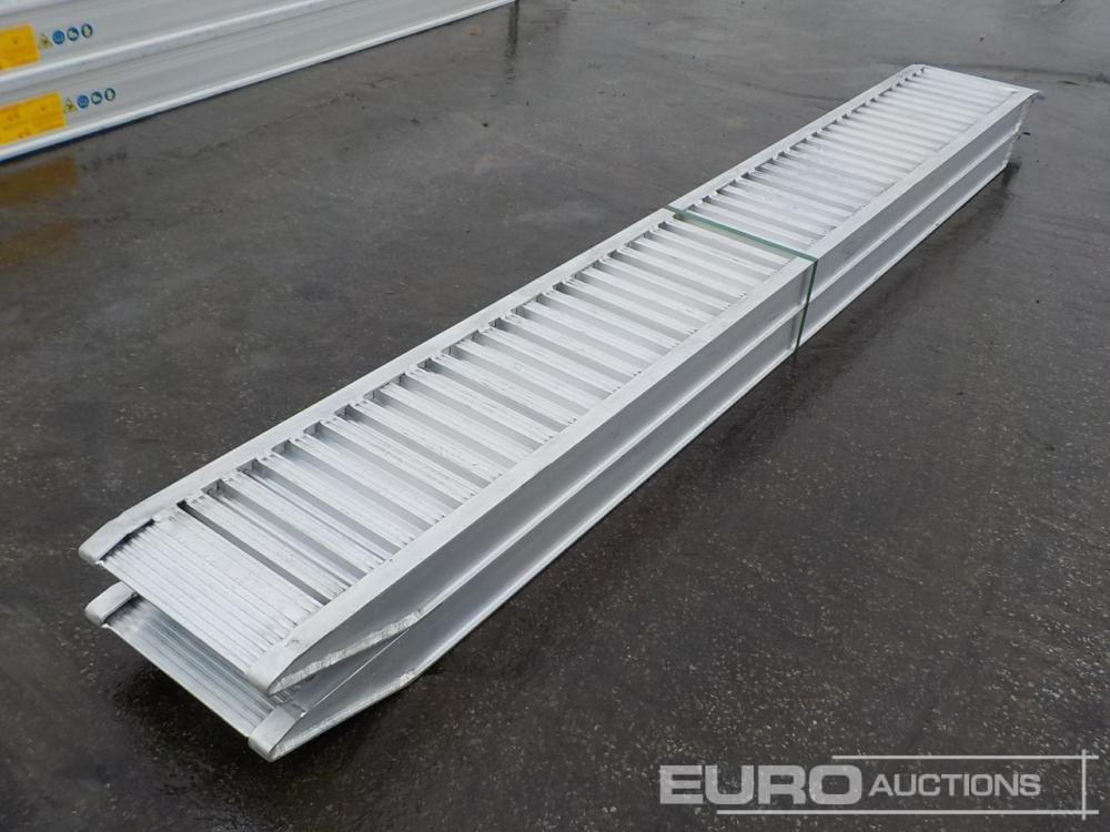 Unused CLM 85.25 Aluminium Loading Ramps (2of) 2920kg Capacity, 2500mm Length - Yükleme rampası: fotoğraf 1 Unused CLM 85.25 Aluminium Loading Ramps (2of) 2920kg Capacity, 2500mm Length - Yükleme rampası: fotoğraf 1