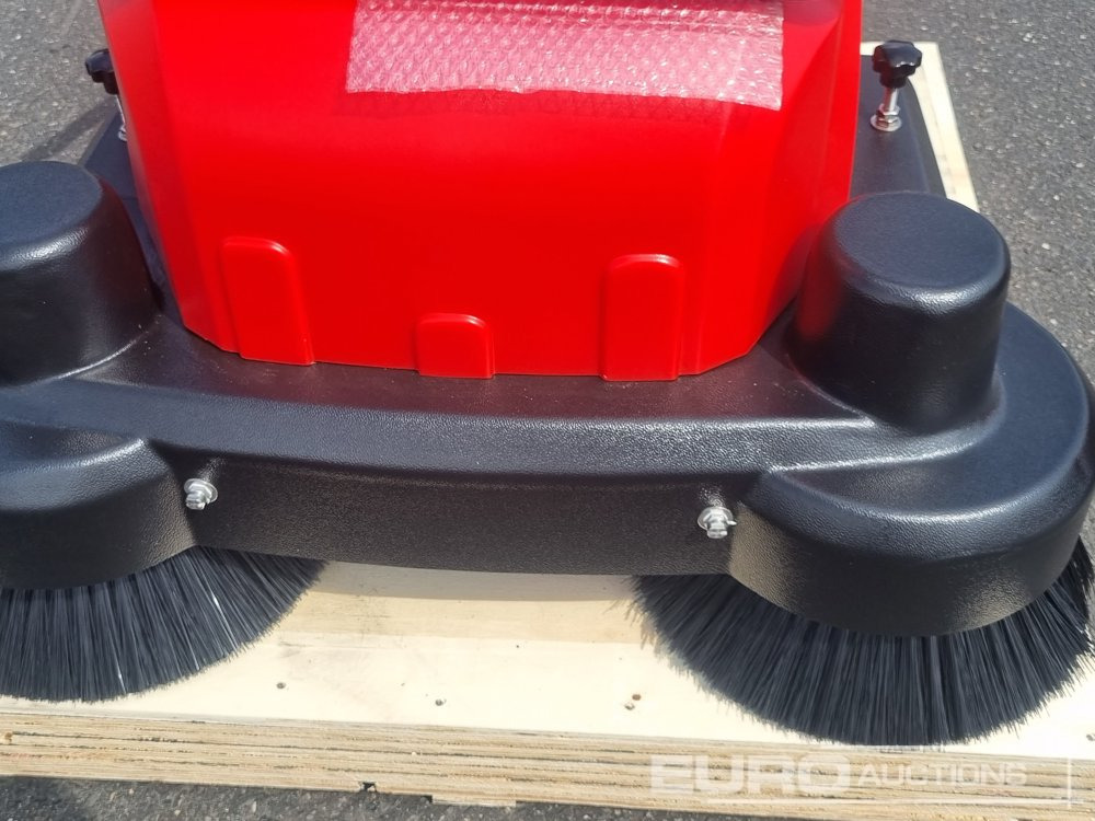 Unused Walk Behind Sweeper - Yer süpürme makinası: fotoğraf 5 Unused Walk Behind Sweeper - Yer süpürme makinası: fotoğraf 5