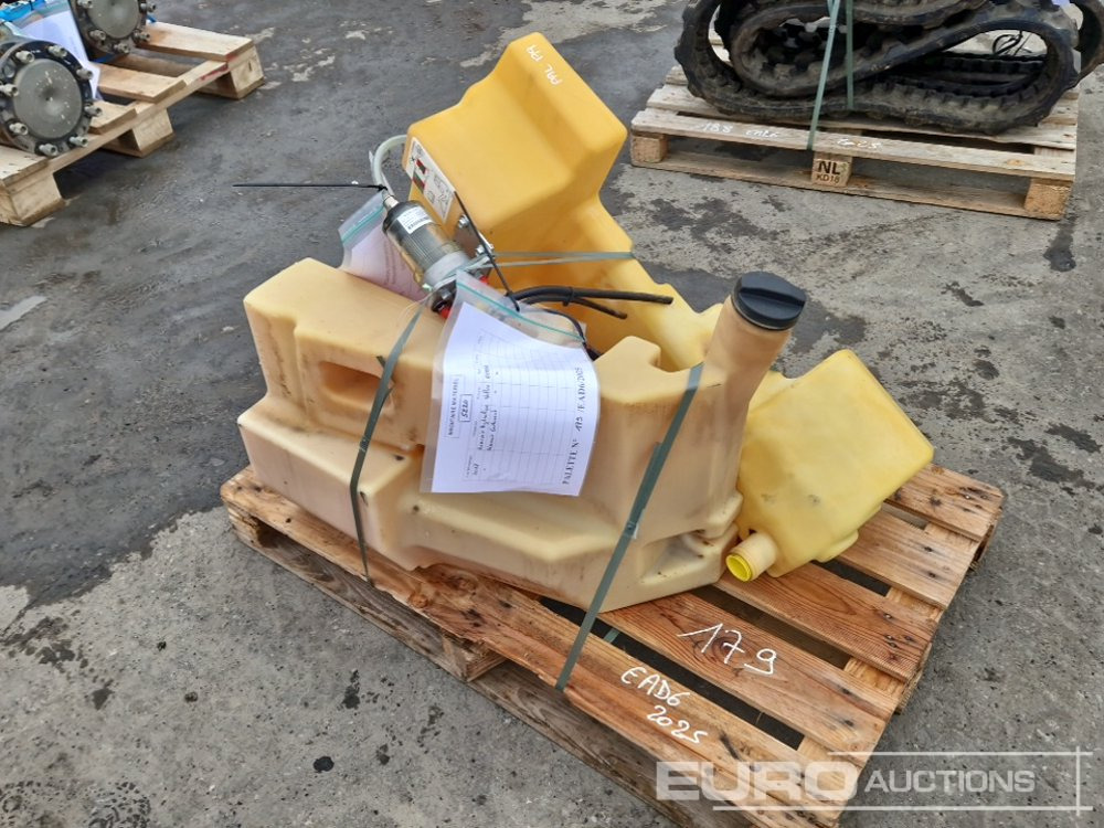 Hydraulic Tank to suit Volvo ECR50D (2 of) - Yedek parça - Ekskavatör: fotoğraf 4 Hydraulic Tank to suit Volvo ECR50D (2 of) - Yedek parça - Ekskavatör: fotoğraf 4