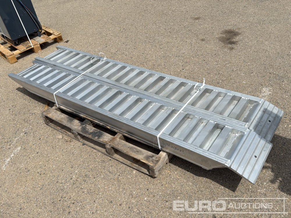 9'' Wide Aluminium Ramps - İnşaat ekipmanı: fotoğraf 4 9'' Wide Aluminium Ramps - İnşaat ekipmanı: fotoğraf 4