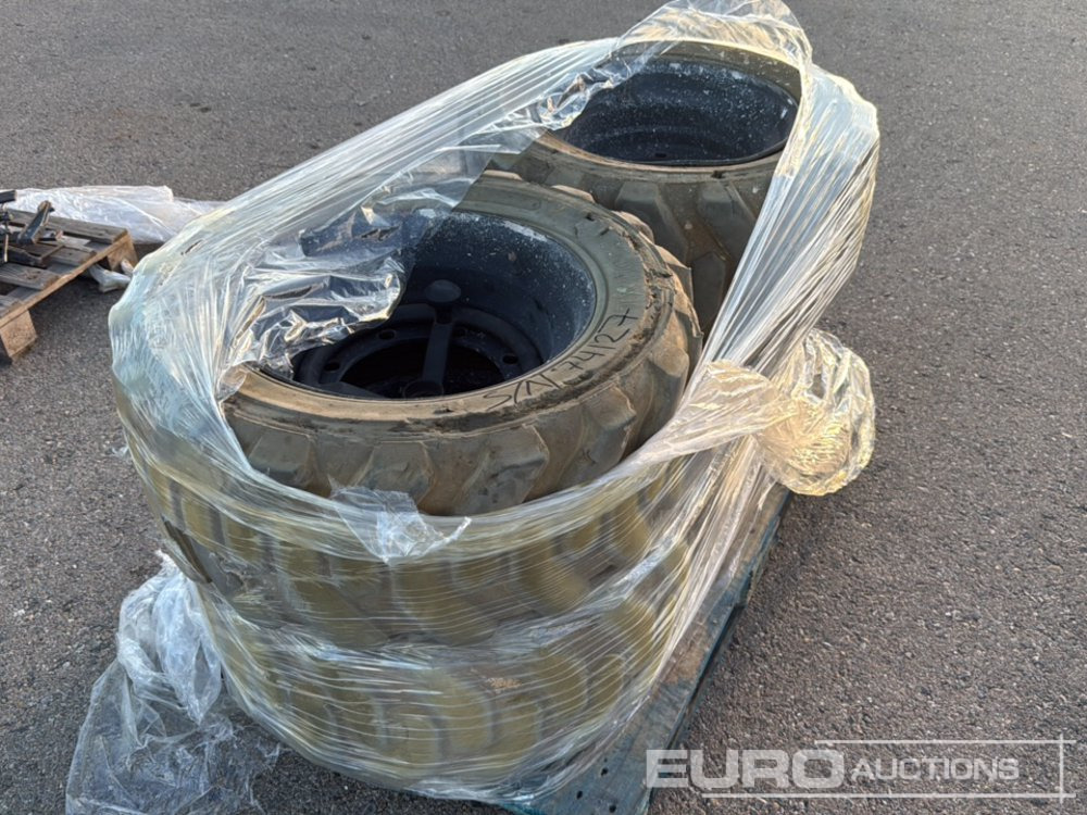 Pallet of 10-16.5 Wheels (4 of) - Lastik: fotoğraf 4 Pallet of 10-16.5 Wheels (4 of) - Lastik: fotoğraf 4