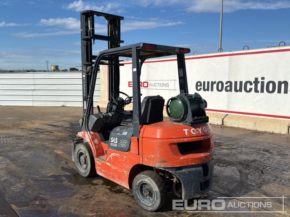 Toyota 427FGF25 - Forklift: fotoğraf 3 Toyota 427FGF25 - Forklift: fotoğraf 3