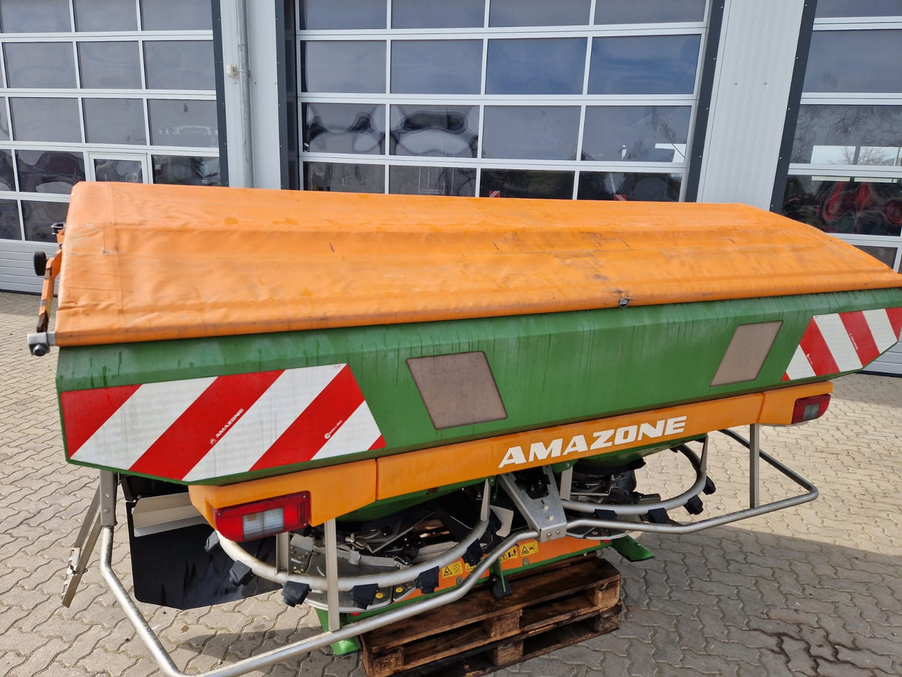 Amazone ZA-TS 2700 Profis Hydro - Gübre serpme makinesi: fotoğraf 4 Amazone ZA-TS 2700 Profis Hydro - Gübre serpme makinesi: fotoğraf 4