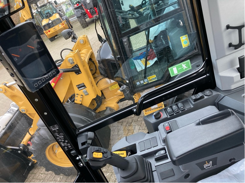 Caterpillar 906 - Tekerlekli yükleyici: fotoğraf 3 Caterpillar 906 - Tekerlekli yükleyici: fotoğraf 3
