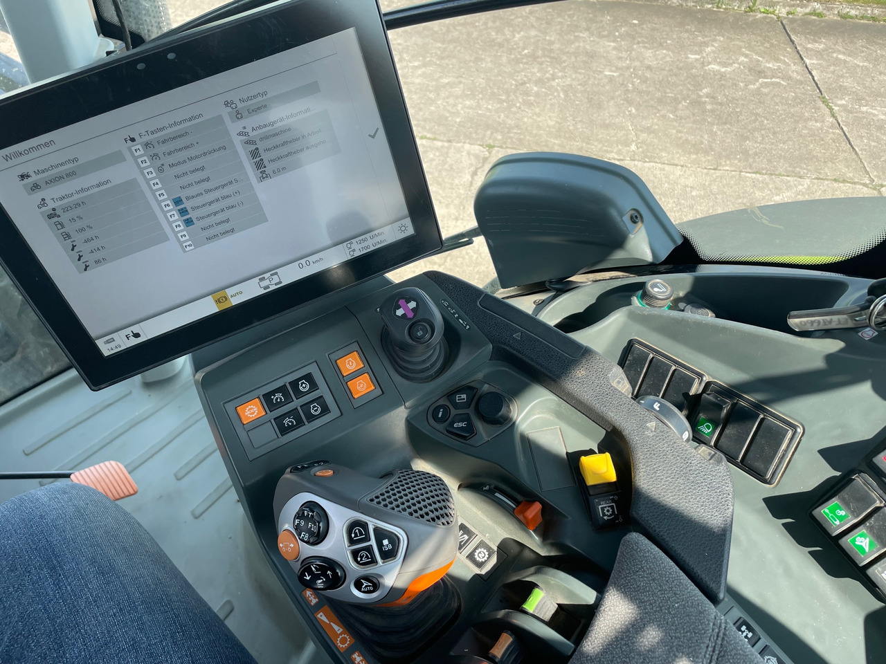 Claas Axion 870 CMATIC - Traktör: fotoğraf 3 Claas Axion 870 CMATIC - Traktör: fotoğraf 3