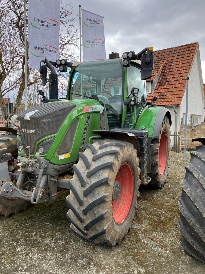 Fendt 718 Vario S4 Power - Traktör: fotoğraf 1 Fendt 718 Vario S4 Power - Traktör: fotoğraf 1