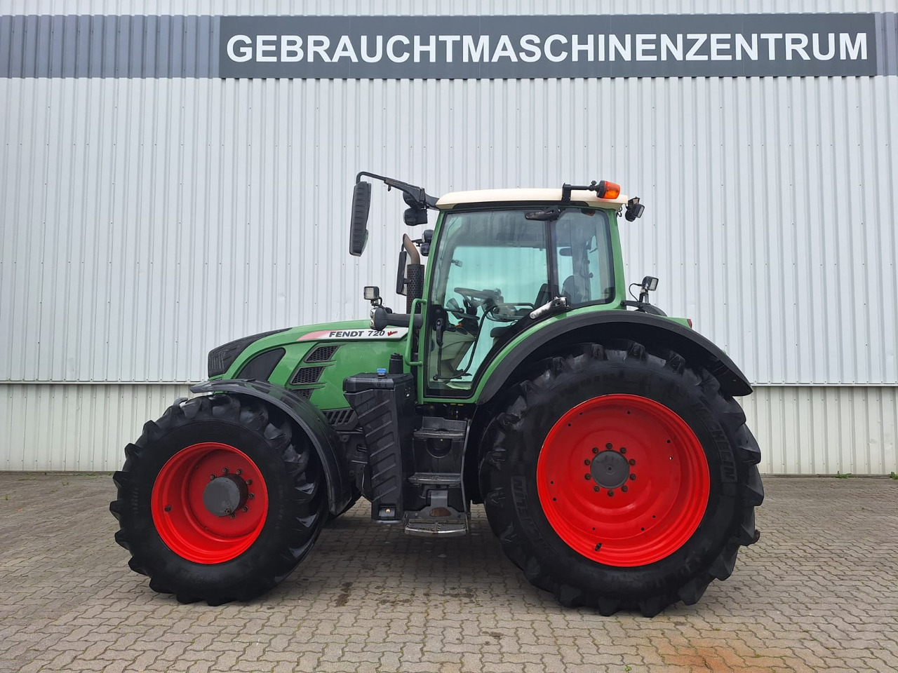Fendt 720 Vario SCR Profi - Traktör: fotoğraf 1 Fendt 720 Vario SCR Profi - Traktör: fotoğraf 1