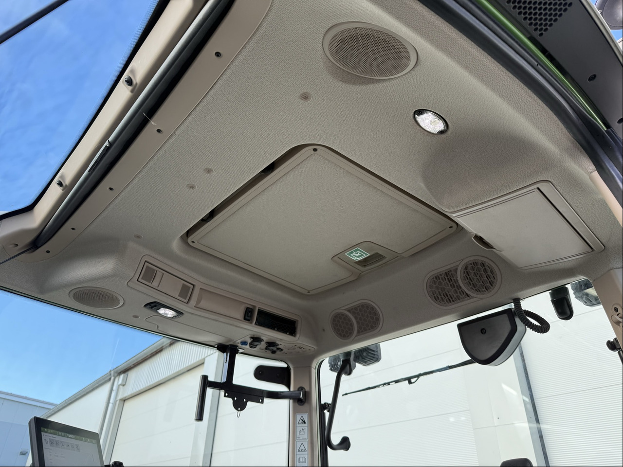 Fendt 724 Vario Gen6 ProfiPlus - Traktör: fotoğraf 4 Fendt 724 Vario Gen6 ProfiPlus - Traktör: fotoğraf 4