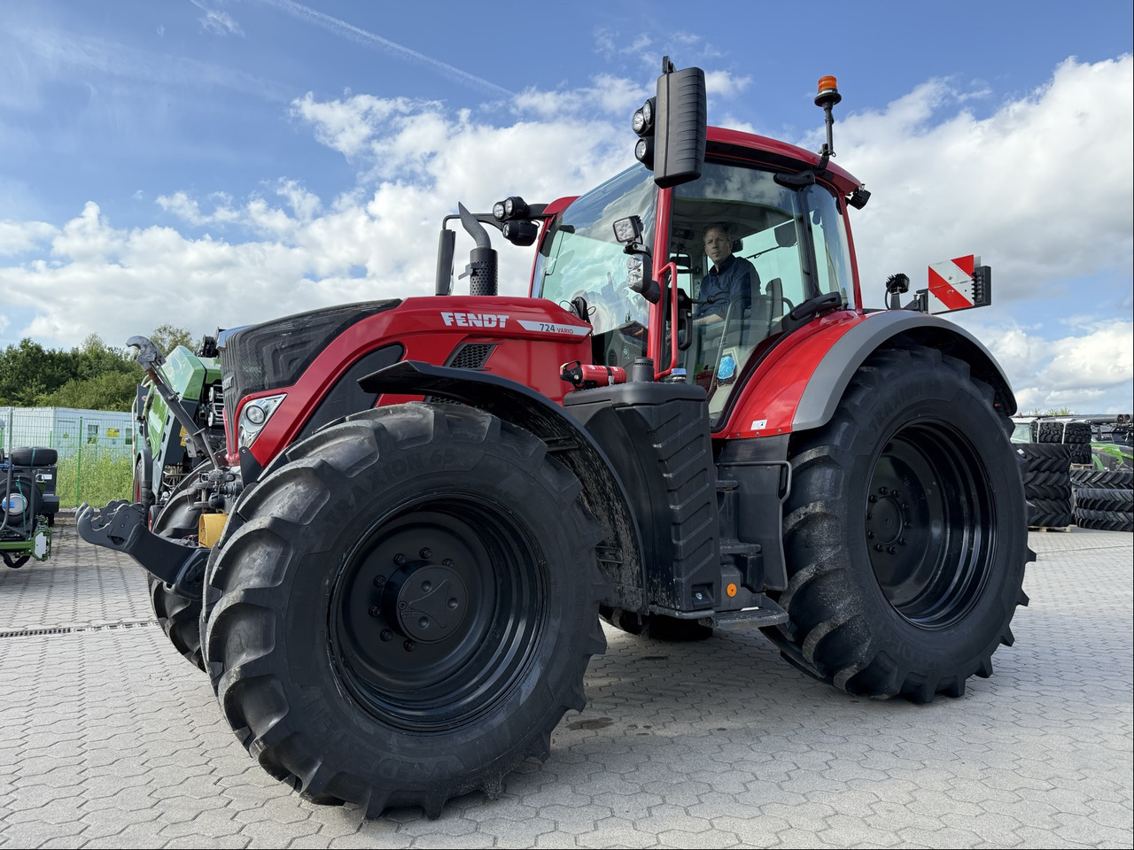 Fendt 724 Vario Gen6 ProfiPlus - Traktör: fotoğraf 1 Fendt 724 Vario Gen6 ProfiPlus - Traktör: fotoğraf 1