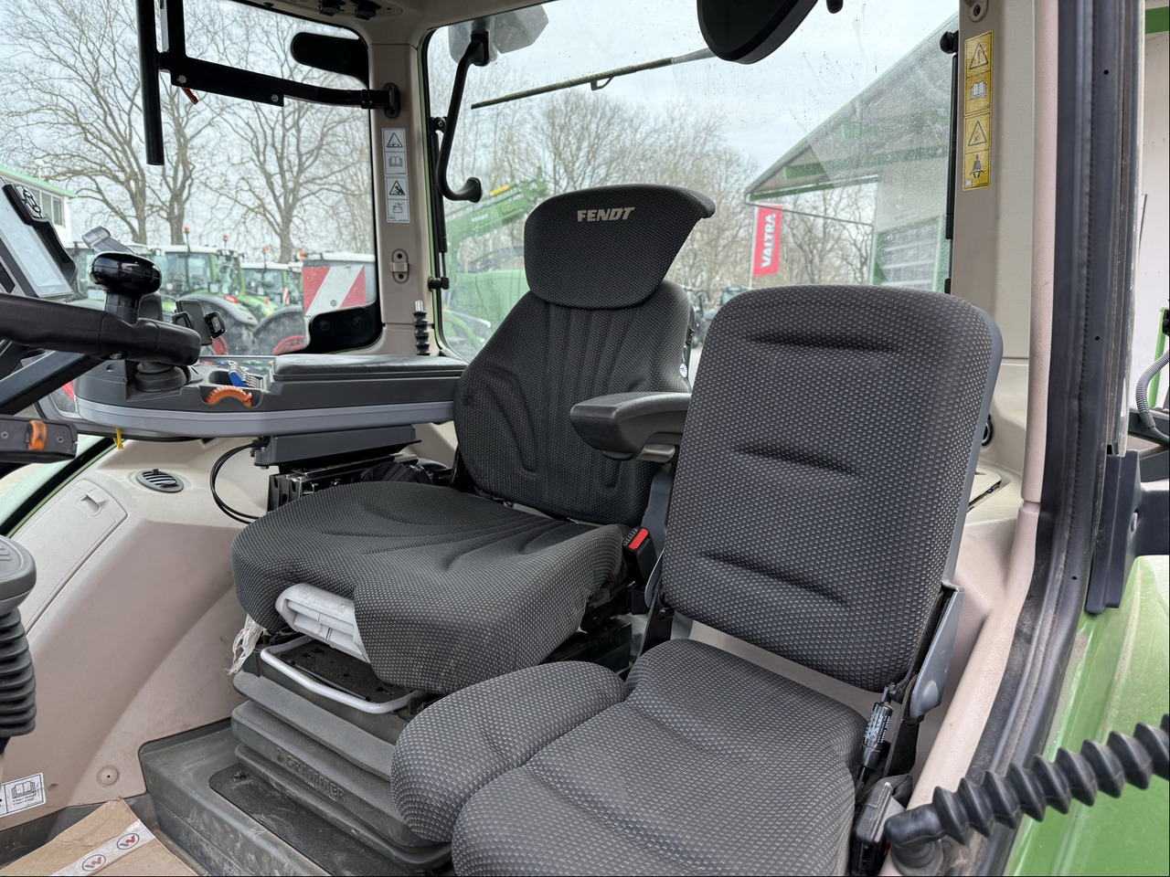 Fendt 724 Vario S4 - Traktör: fotoğraf 5 Fendt 724 Vario S4 - Traktör: fotoğraf 5