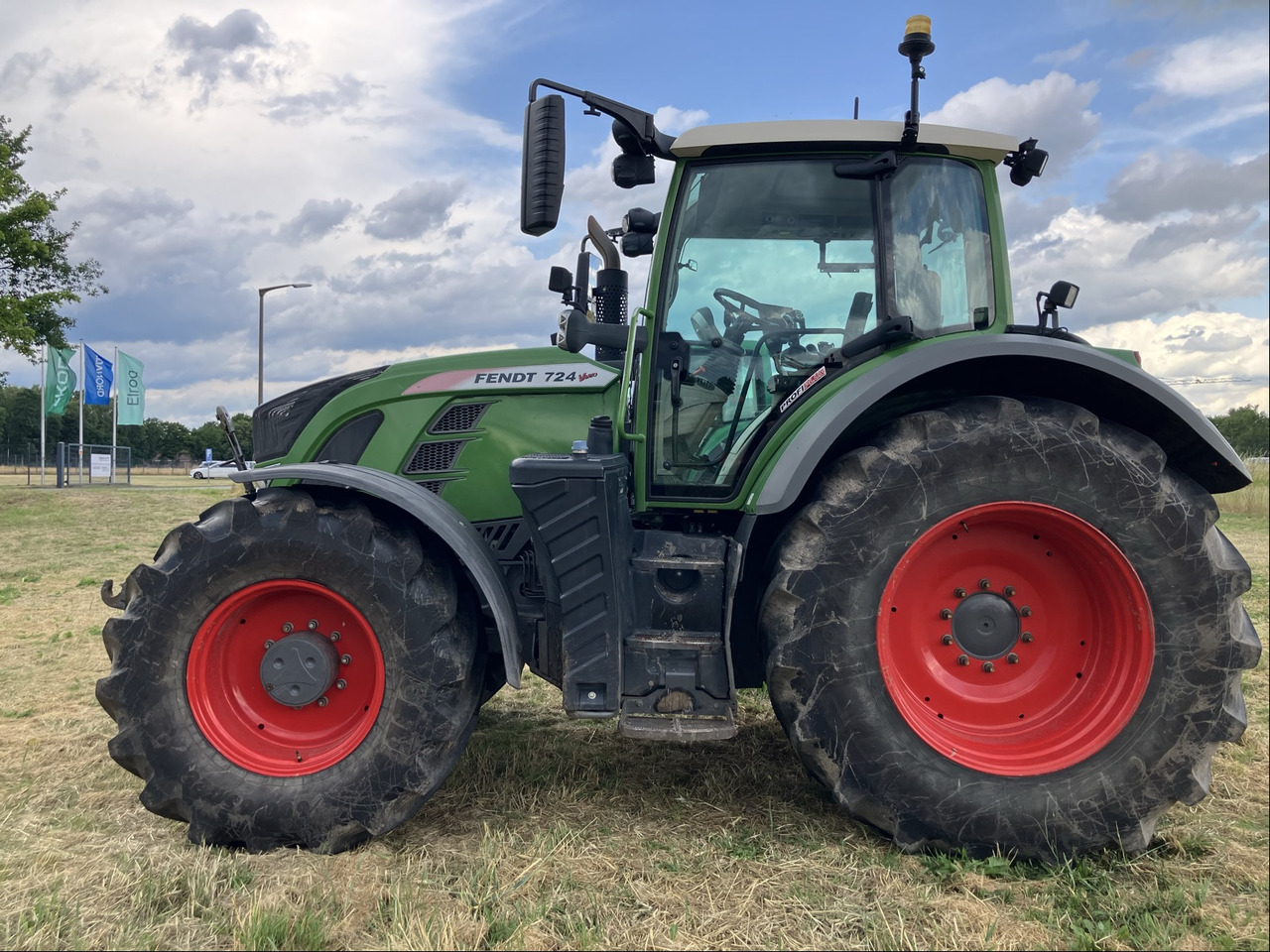 Fendt 724 Vario S4 - Traktör: fotoğraf 1 Fendt 724 Vario S4 - Traktör: fotoğraf 1