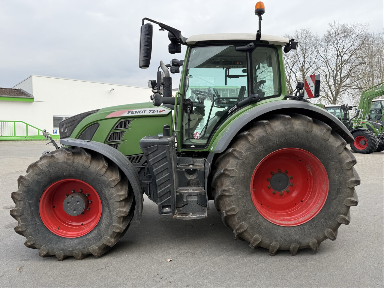 Fendt 724 Vario S4 - Traktör: fotoğraf 2 Fendt 724 Vario S4 - Traktör: fotoğraf 2