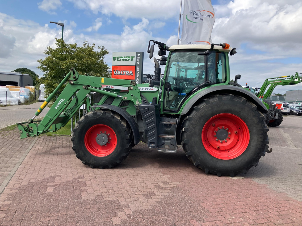 Fendt 724 Vario S4 Power - Traktör: fotoğraf 2 Fendt 724 Vario S4 Power - Traktör: fotoğraf 2