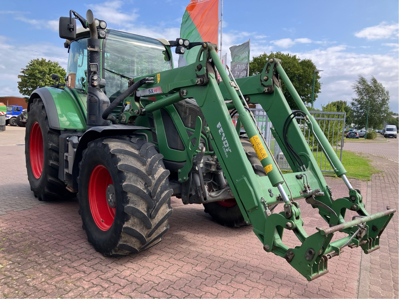Fendt 724 Vario S4 Power - Traktör: fotoğraf 1 Fendt 724 Vario S4 Power - Traktör: fotoğraf 1