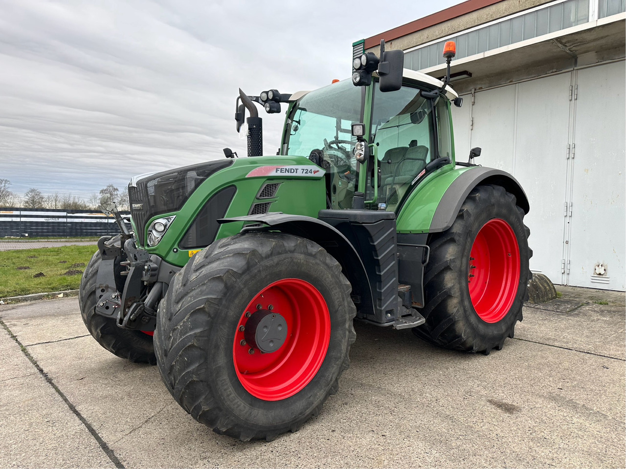 Fendt 724 Vario S4 Profi Plus - Traktör: fotoğraf 1 Fendt 724 Vario S4 Profi Plus - Traktör: fotoğraf 1