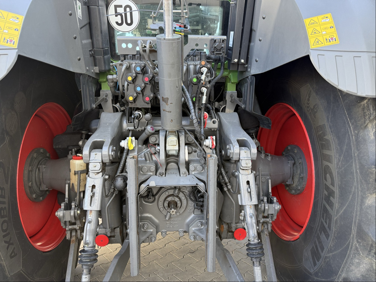 Fendt 828 Vario ProfiPlus Motor NEU - Traktör: fotoğraf 4 Fendt 828 Vario ProfiPlus Motor NEU - Traktör: fotoğraf 4