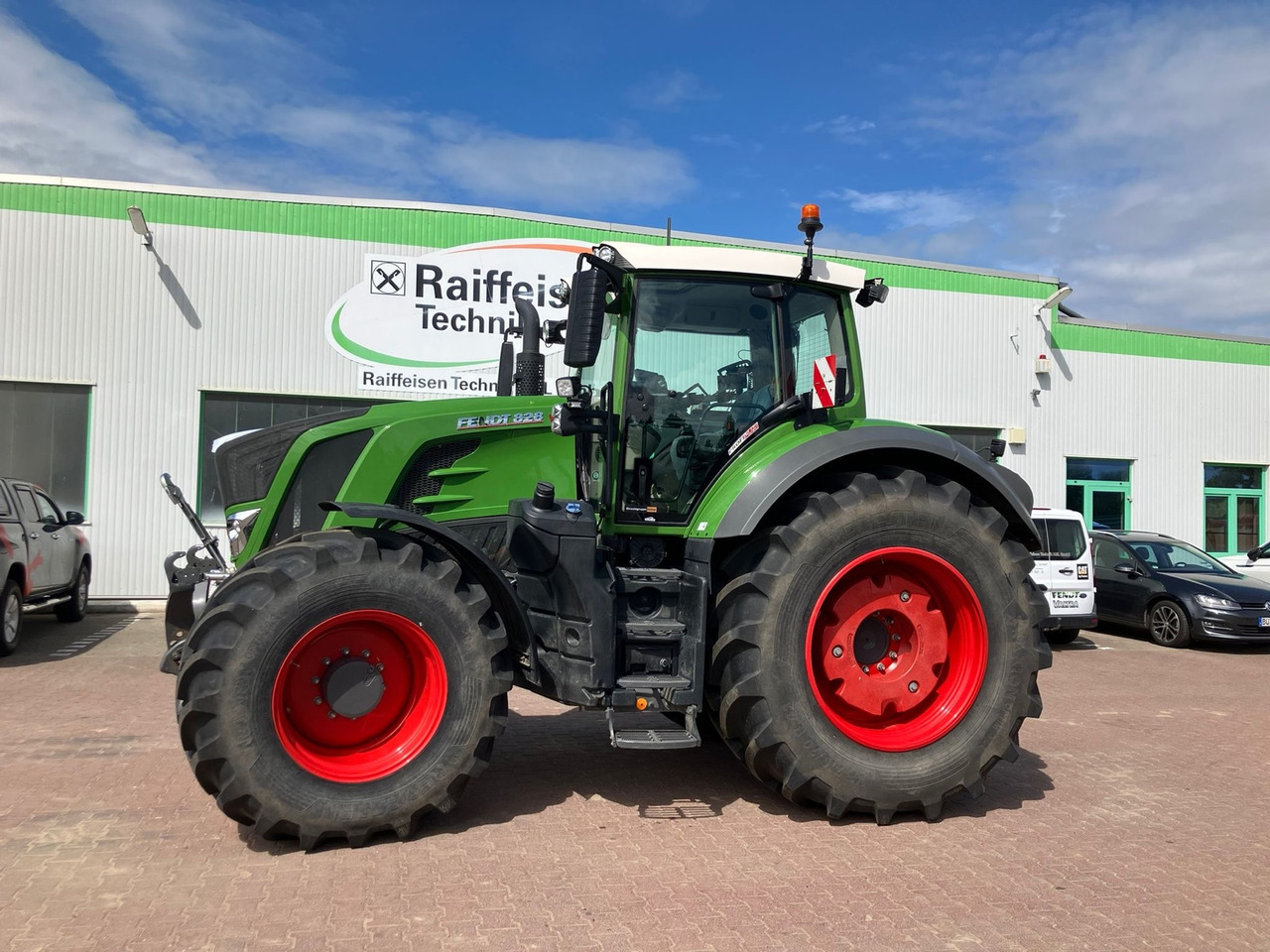 Fendt 828 Vario S4 Profi Plus - Traktör: fotoğraf 1 Fendt 828 Vario S4 Profi Plus - Traktör: fotoğraf 1