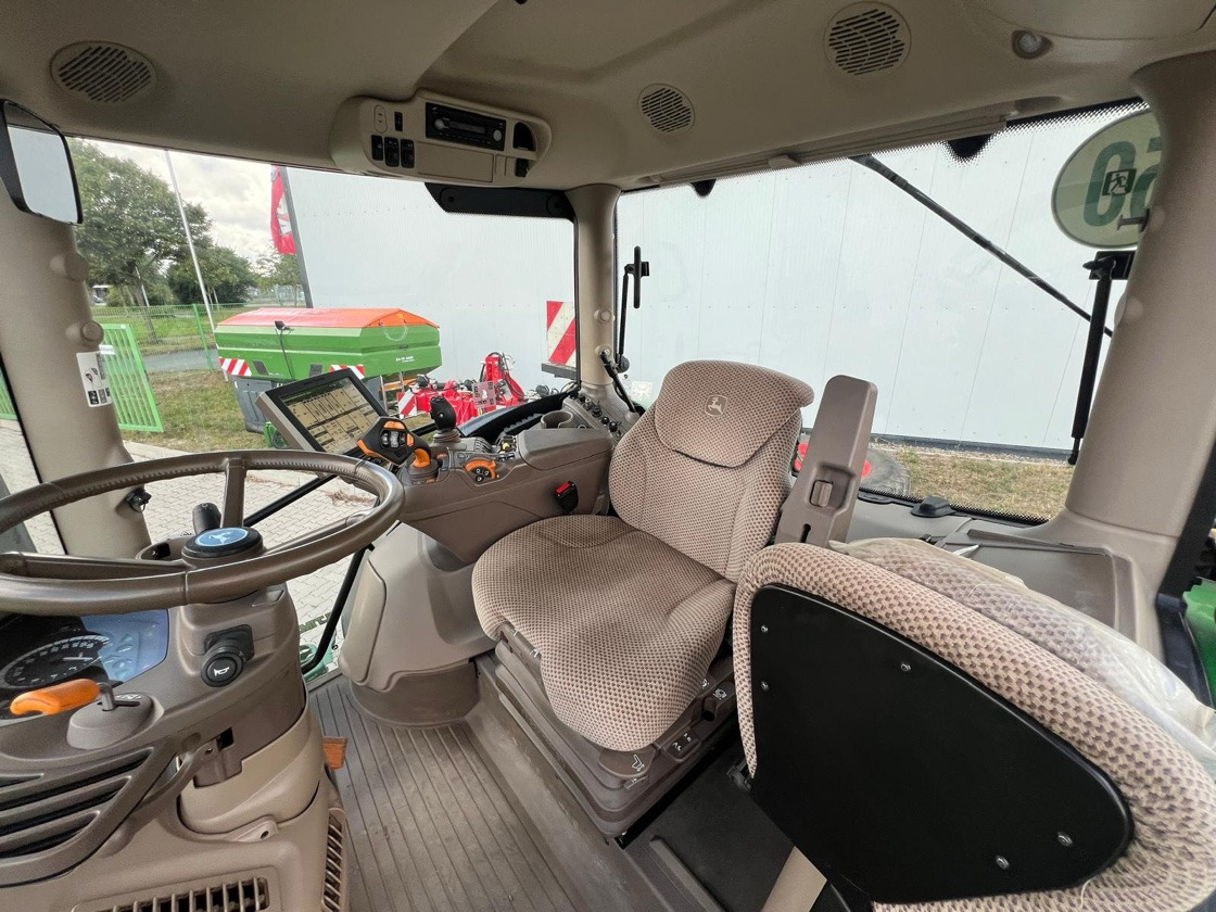 John Deere 6215 R - Traktör: fotoğraf 2 John Deere 6215 R - Traktör: fotoğraf 2