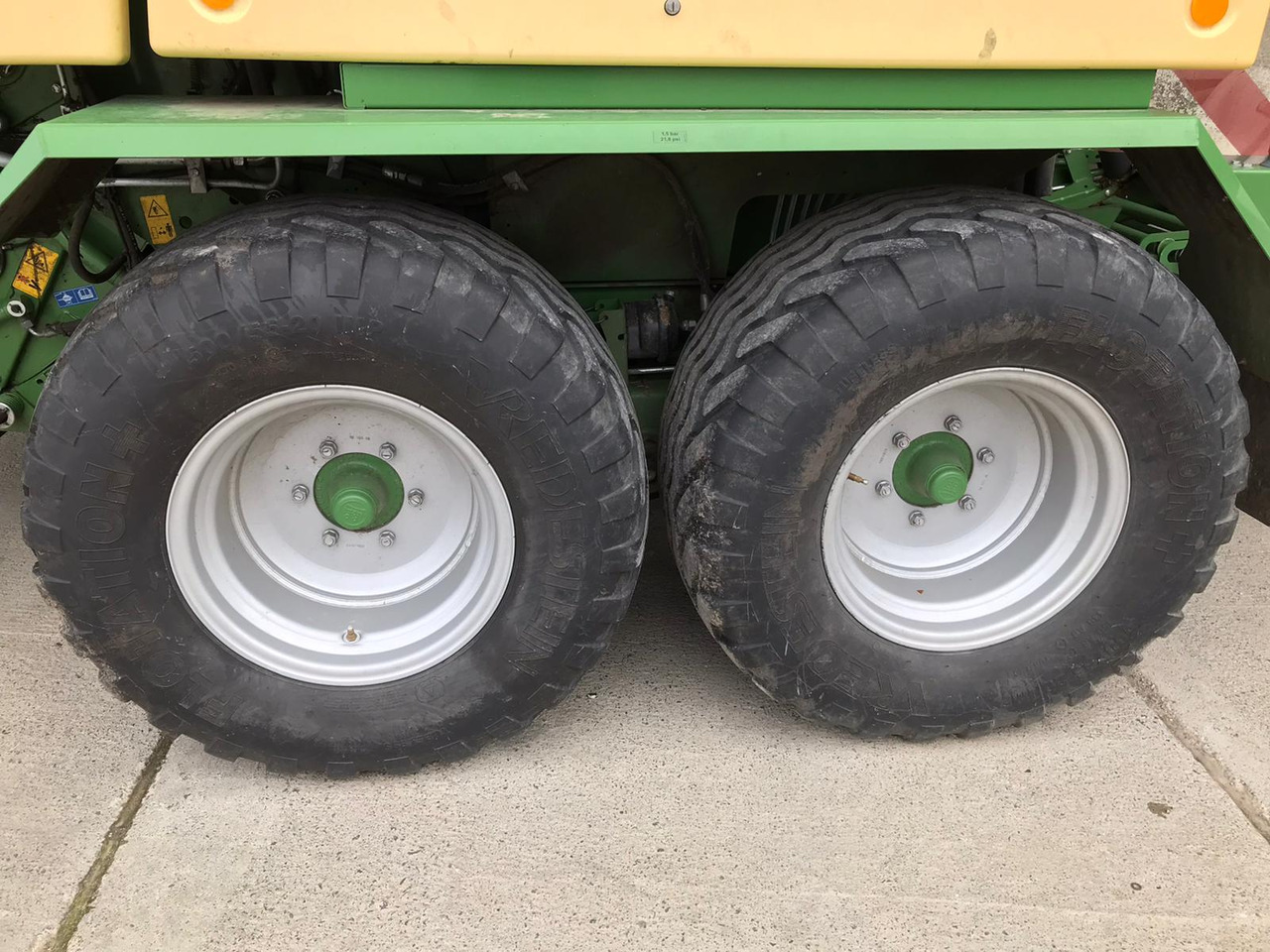 Krone Comprima CF 155 XC - Saman makinesi: fotoğraf 2 Krone Comprima CF 155 XC - Saman makinesi: fotoğraf 2