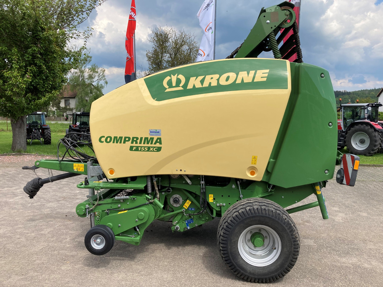 Krone Comprima F 155 XC - Saman makinesi: fotoğraf 1 Krone Comprima F 155 XC - Saman makinesi: fotoğraf 1