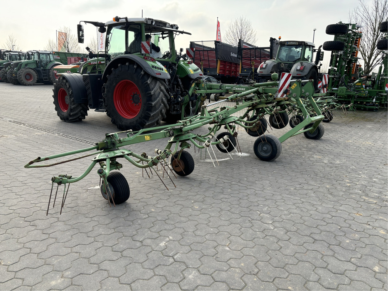Krone KWT 10.50 / 8 x 7 Heuwender - Ot toplama tırmığı: fotoğraf 2 Krone KWT 10.50 / 8 x 7 Heuwender - Ot toplama tırmığı: fotoğraf 2