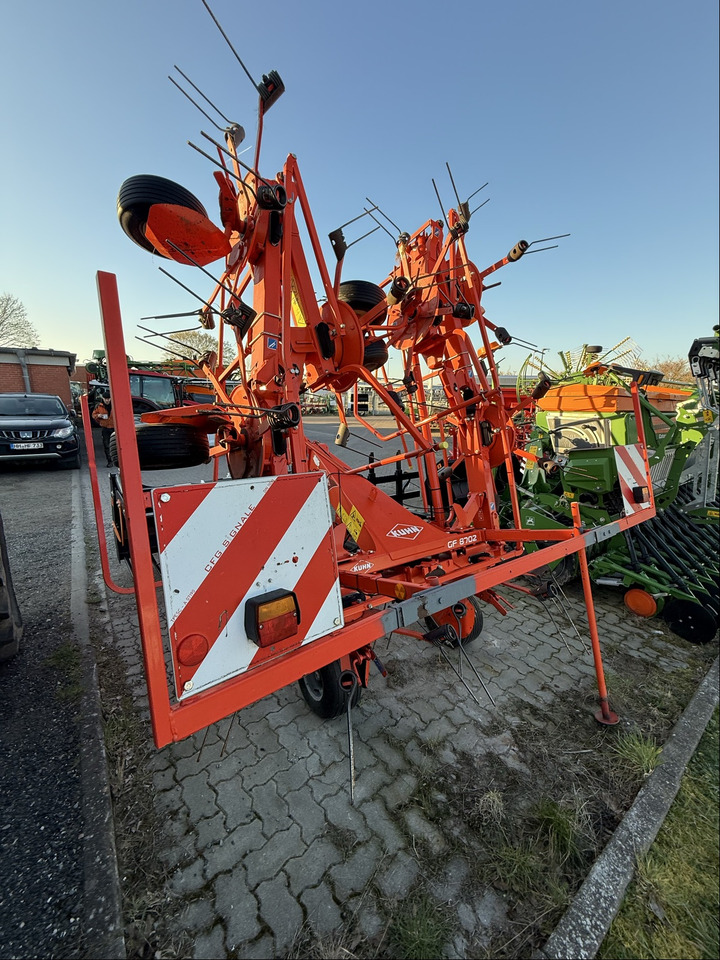 Kuhn Heuwender GF 8702 - Ot toplama tırmığı: fotoğraf 4 Kuhn Heuwender GF 8702 - Ot toplama tırmığı: fotoğraf 4