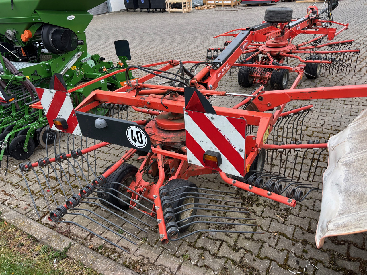 Kuhn Schwader 6632 - Ot toplama tırmığı: fotoğraf 3 Kuhn Schwader 6632 - Ot toplama tırmığı: fotoğraf 3
