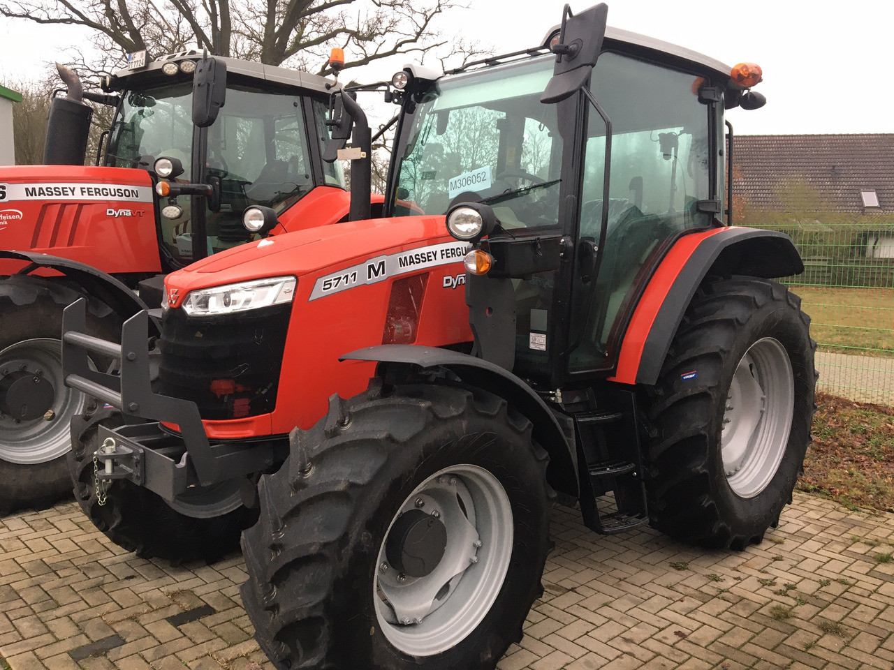 Massey Ferguson 5711 M Dyna-4 4WD Essent - Traktör: fotoğraf 1 Massey Ferguson 5711 M Dyna-4 4WD Essent - Traktör: fotoğraf 1