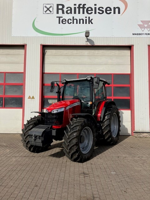 Massey Ferguson 5712 M 4WD Cab Essential - Traktör: fotoğraf 1 Massey Ferguson 5712 M 4WD Cab Essential - Traktör: fotoğraf 1