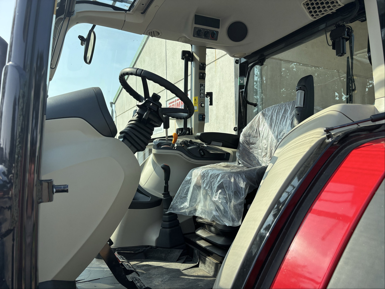 Massey Ferguson 5712M 4WD Cab Essential - Traktör: fotoğraf 2 Massey Ferguson 5712M 4WD Cab Essential - Traktör: fotoğraf 2