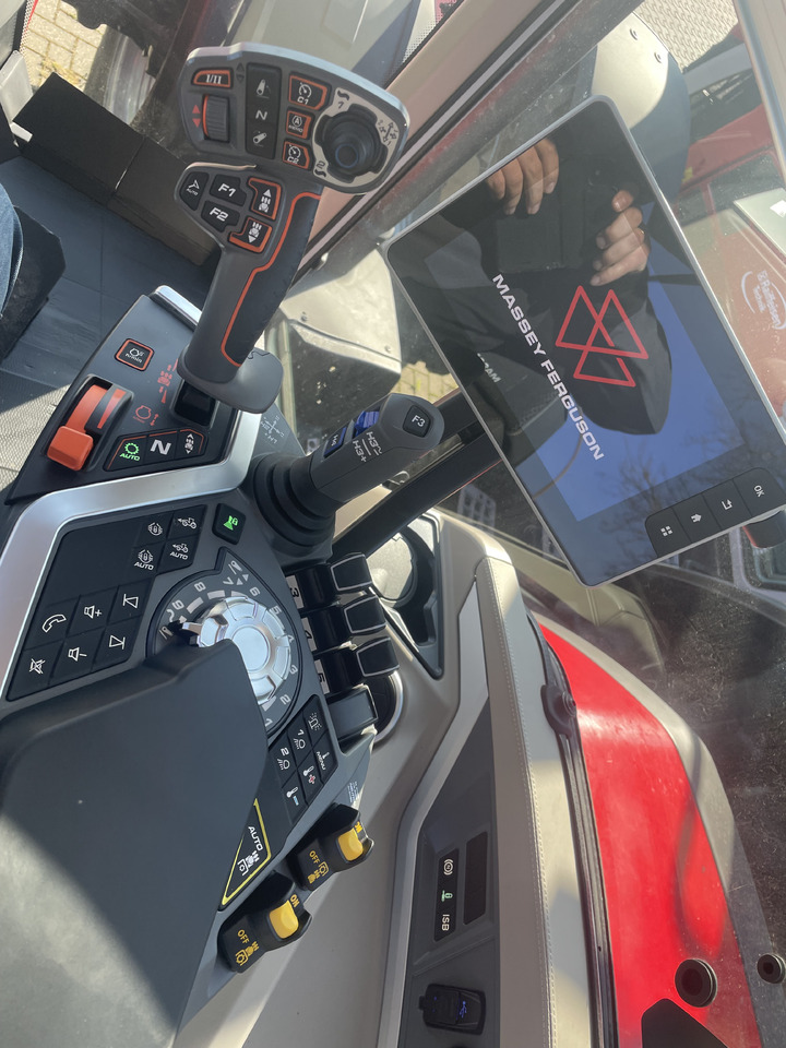 Massey Ferguson 8S.245 Dyna-VT EXCLUSIVE - Traktör: fotoğraf 2 Massey Ferguson 8S.245 Dyna-VT EXCLUSIVE - Traktör: fotoğraf 2