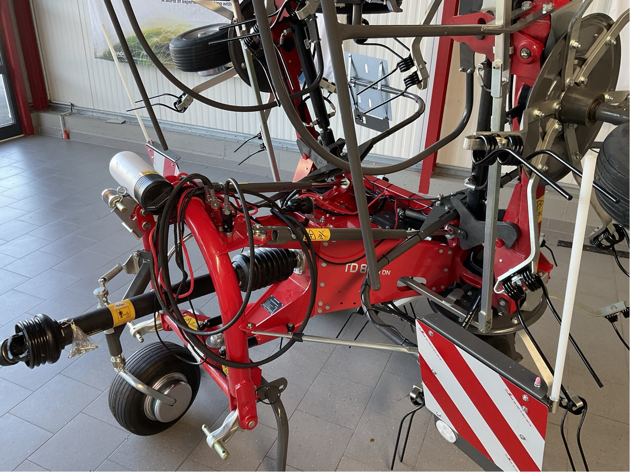 Massey Ferguson TD 868 DN Heuwender - Ot toplama tırmığı: fotoğraf 4 Massey Ferguson TD 868 DN Heuwender - Ot toplama tırmığı: fotoğraf 4