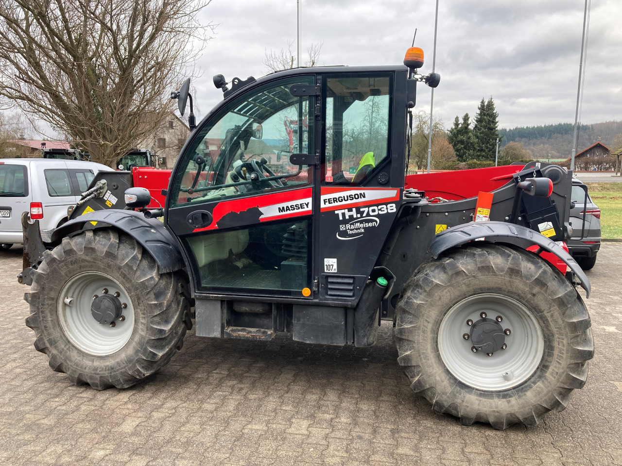 Massey Ferguson Telekoplader TH 7038 - Teleskopik yükleyici: fotoğraf 1 Massey Ferguson Telekoplader TH 7038 - Teleskopik yükleyici: fotoğraf 1