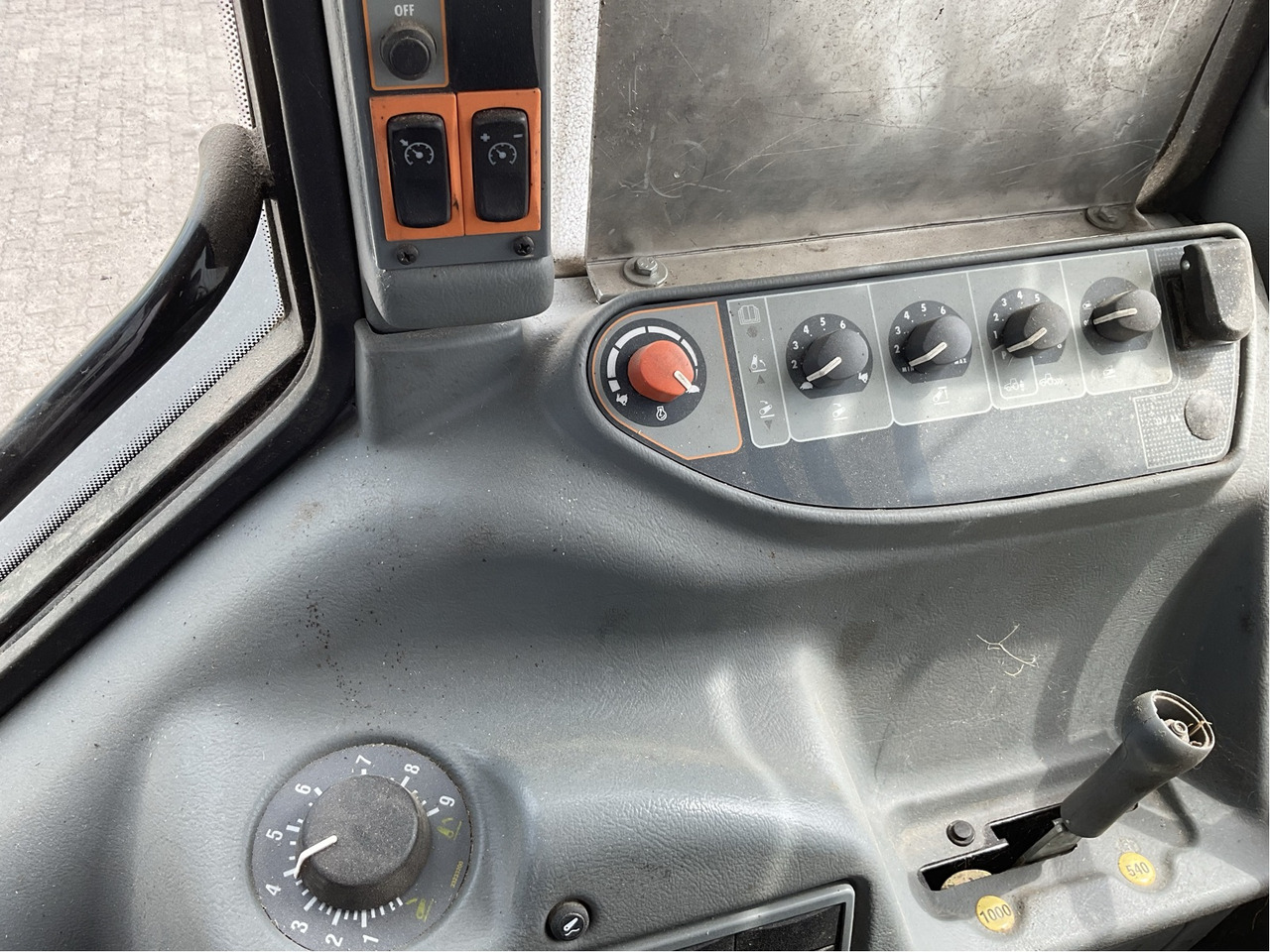 Valtra A 93 - Traktör: fotoğraf 5 Valtra A 93 - Traktör: fotoğraf 5