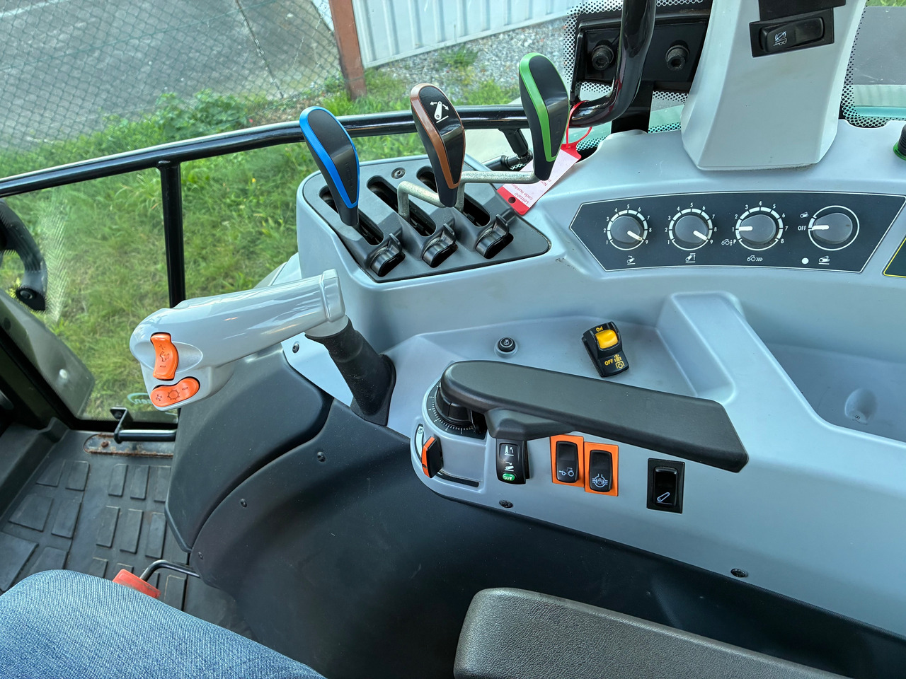 Valtra A114MH4 AC 71.5 - Traktör: fotoğraf 3 Valtra A114MH4 AC 71.5 - Traktör: fotoğraf 3