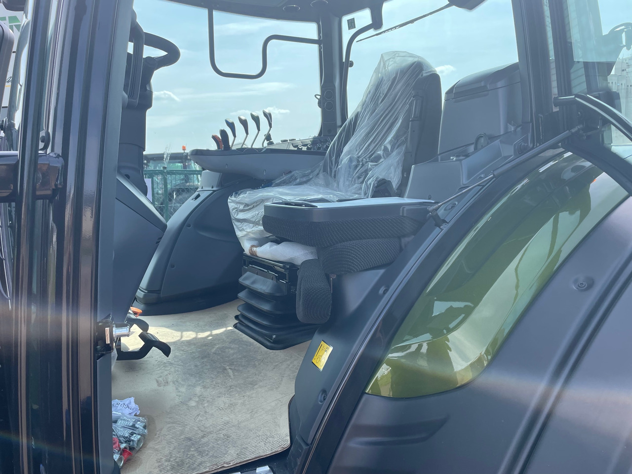 Valtra N155 EA 2B1 - Traktör: fotoğraf 3 Valtra N155 EA 2B1 - Traktör: fotoğraf 3