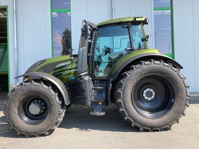 Valtra T 235 Versu - Traktör: fotoğraf 1 Valtra T 235 Versu - Traktör: fotoğraf 1