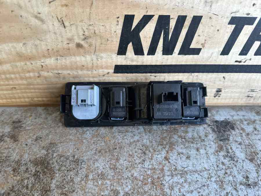 MAN SWITCH DOOR MODULE 81.25525-0304 - Kabin ve iç mekan - Kamyon: fotoğraf 2 MAN SWITCH DOOR MODULE 81.25525-0304 - Kabin ve iç mekan - Kamyon: fotoğraf 2