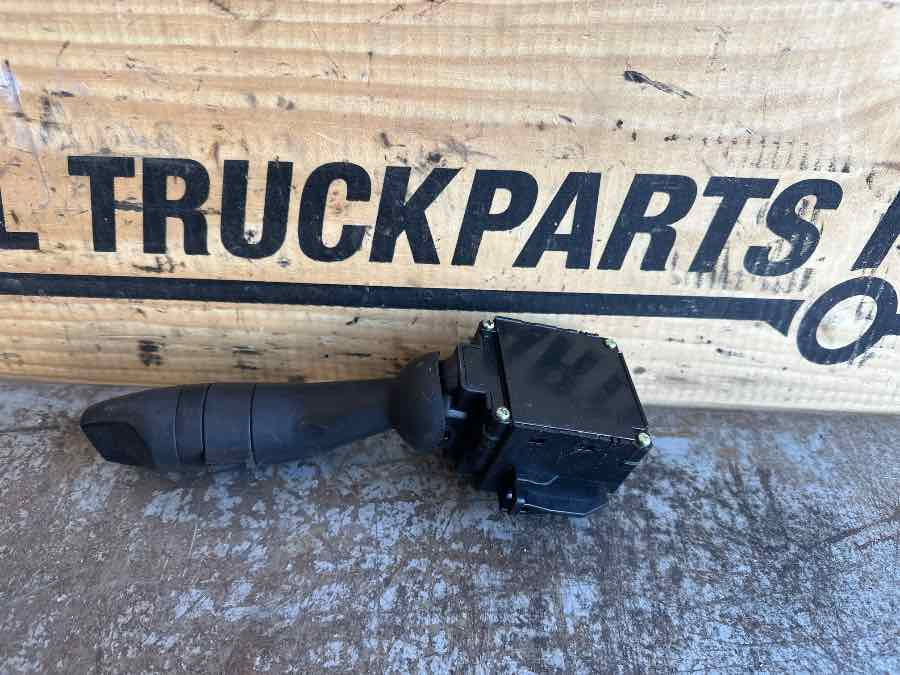 RENAULT LEVER SWITCH 7422007399 - Kabin ve iç mekan - Kamyon: fotoğraf 2 RENAULT LEVER SWITCH 7422007399 - Kabin ve iç mekan - Kamyon: fotoğraf 2
