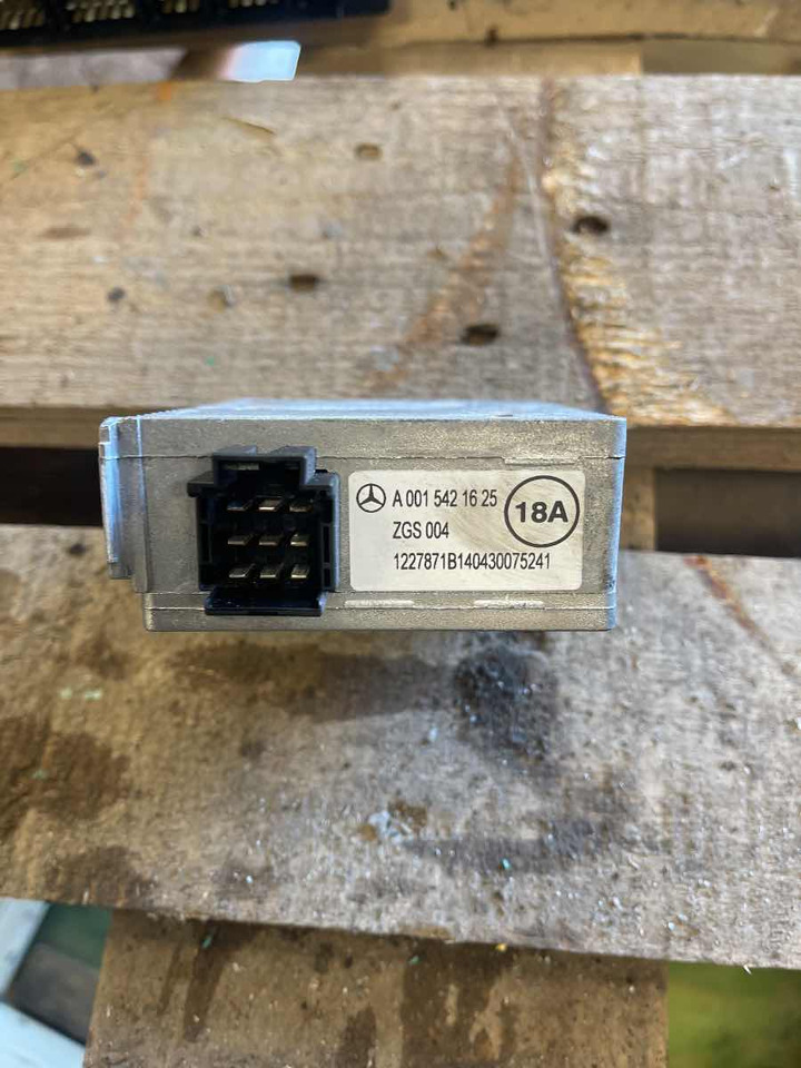 SETRA / MERCEDES VOLTAGE ECU A0015421625 - Yönetim bloku - Otobüs: fotoğraf 1 SETRA / MERCEDES VOLTAGE ECU A0015421625 - Yönetim bloku - Otobüs: fotoğraf 1