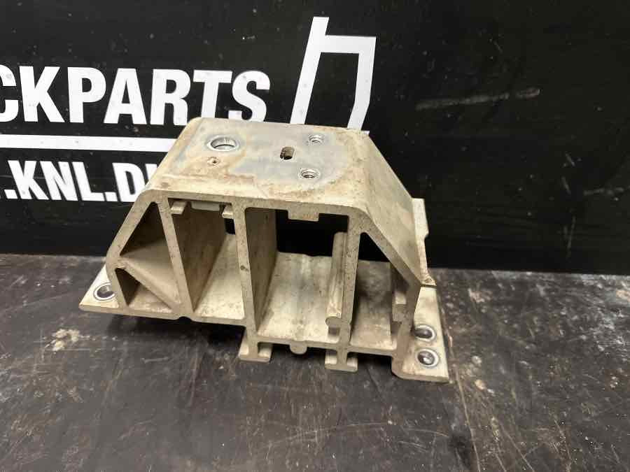 VOLVO BUMPER BRACKET 82699594 - Çerçeve/ Şasi - Kamyon: fotoğraf 2 VOLVO BUMPER BRACKET 82699594 - Çerçeve/ Şasi - Kamyon: fotoğraf 2