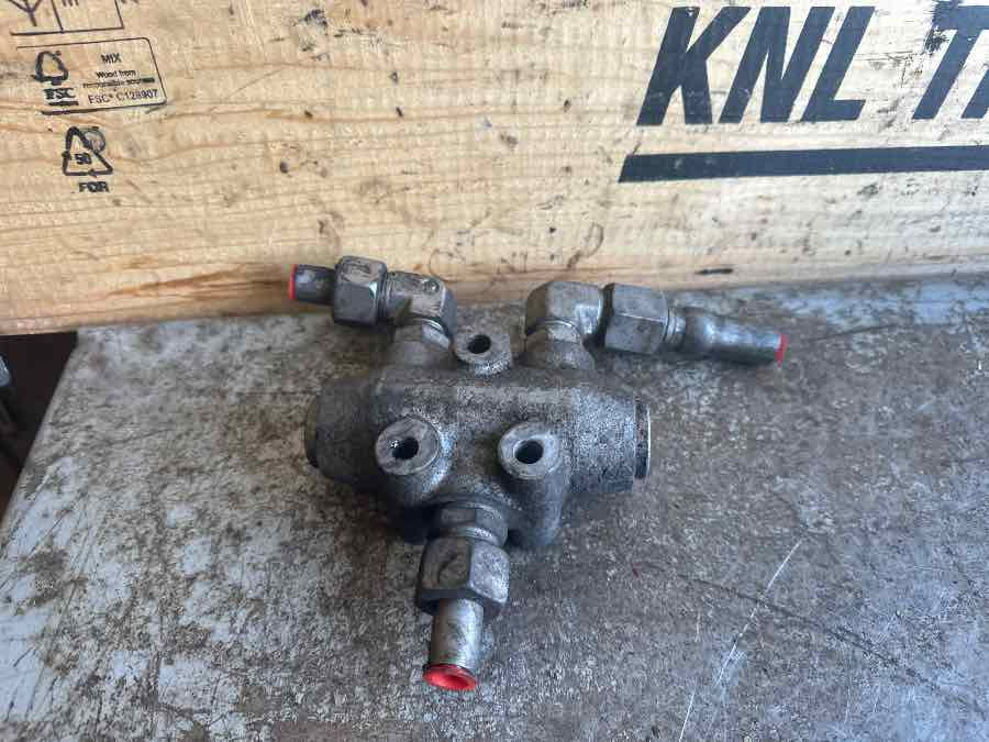 VOLVO STEERING VALVE 20757513 - Fren valfi - Kamyon: fotoğraf 1 VOLVO STEERING VALVE 20757513 - Fren valfi - Kamyon: fotoğraf 1