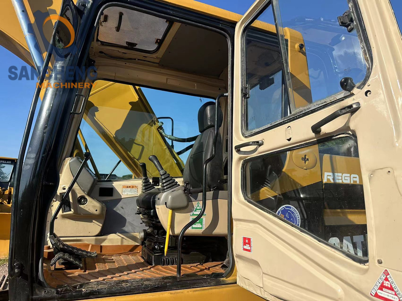 Paletli ekskavatör CATERPILLAR 320B: fotoğraf 10