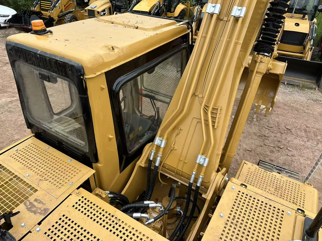 Paletli ekskavatör CATERPILLAR 320BL: fotoğraf 6