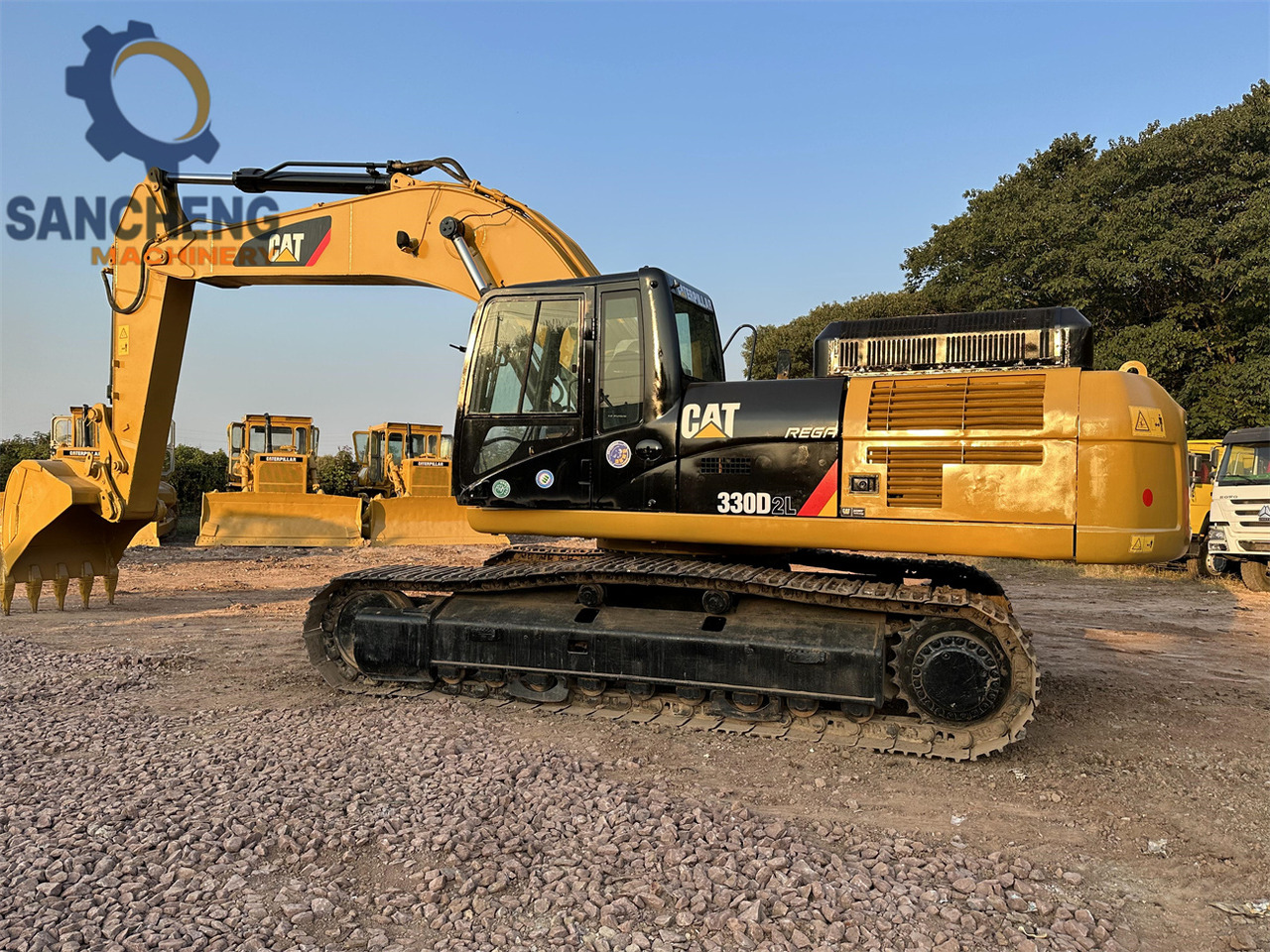 Paletli ekskavatör CATERPILLAR 330D2L: fotoğraf 12