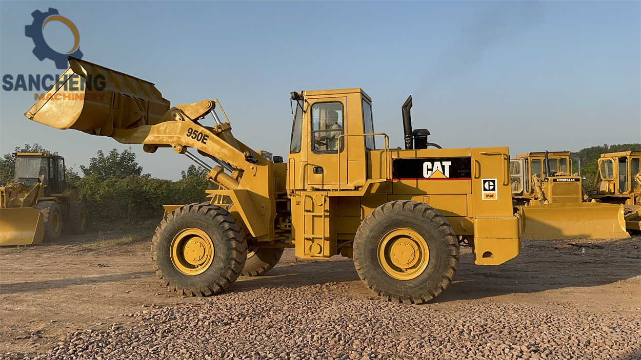 CATERPILLAR 950E - Tekerlekli yükleyici: fotoğraf 4 CATERPILLAR 950E - Tekerlekli yükleyici: fotoğraf 4