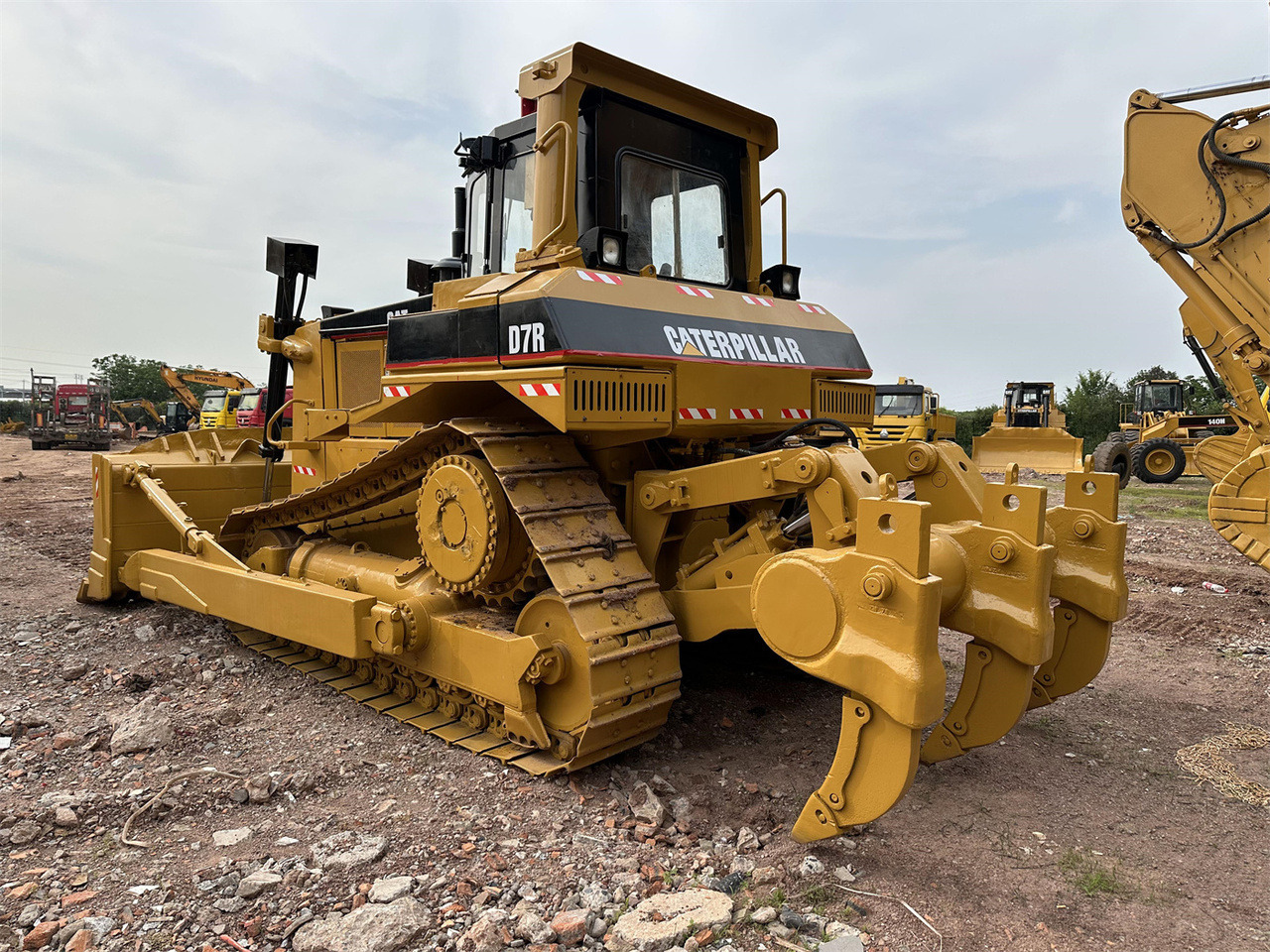 CATERPILLAR D7R - Buldozer: fotoğraf 1 CATERPILLAR D7R - Buldozer: fotoğraf 1